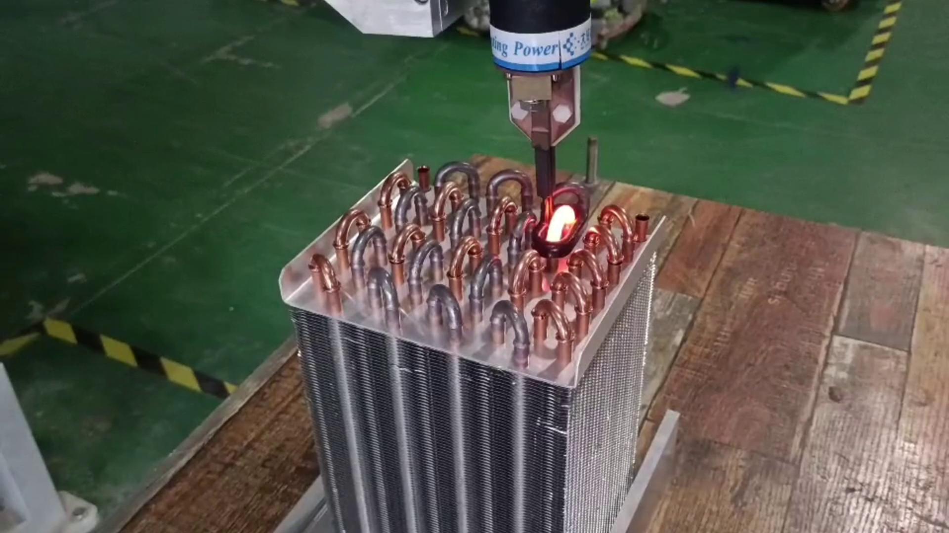 移动一体式高频焊机搭配机械手臂实现全自动焊接散热器铜管