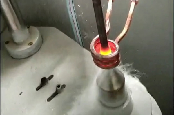 双工位自动感应钎焊设备,一人可同时操作两个工位,提高效率(图1) snapshot20210823150625.jpg