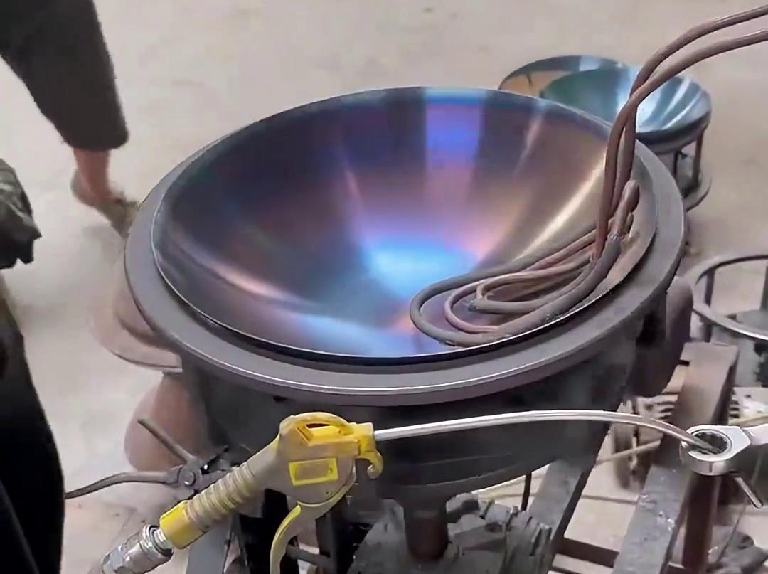 开锅，铁锅烤蓝用高频加热机热处理退火