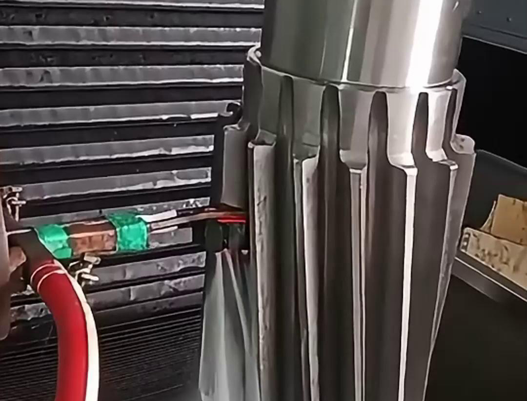 高频淬火机床对花键轴进行快速加热和淬火回火热处理