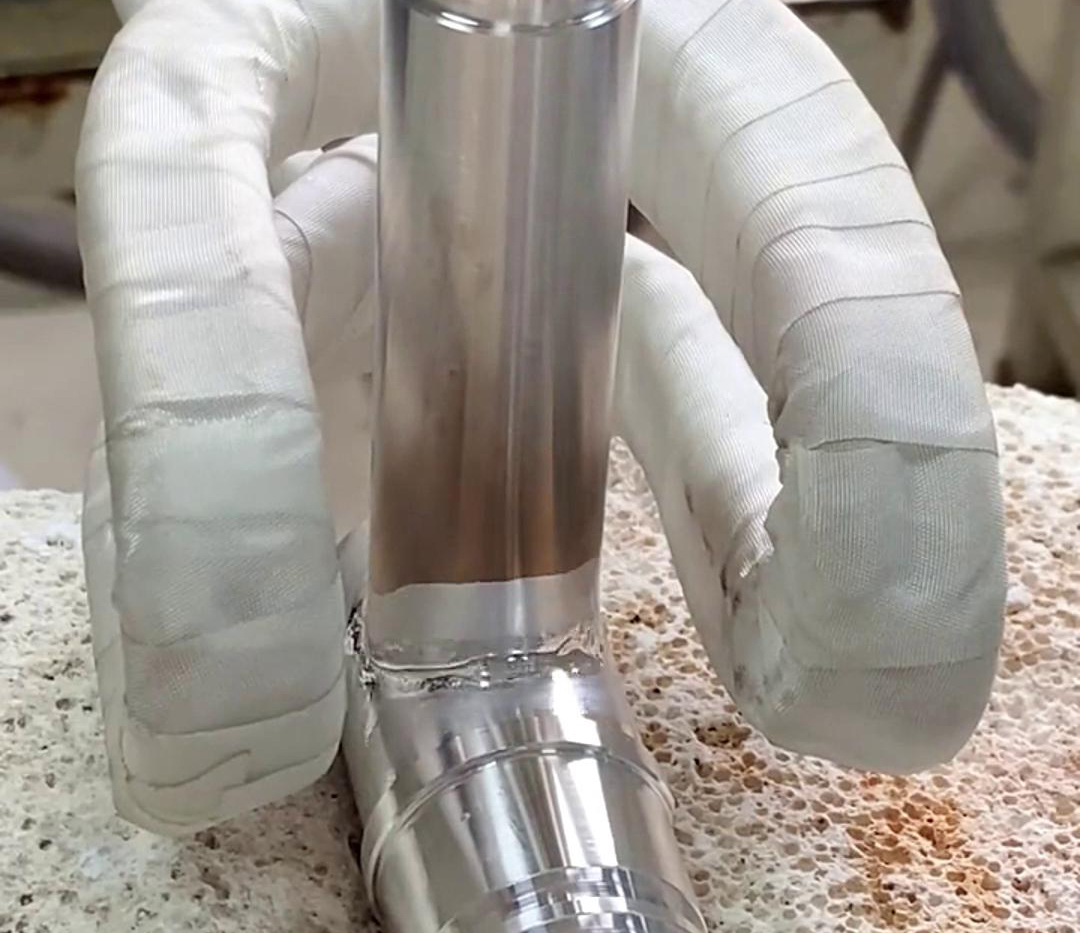 手持高频机焊接不锈钢管是一个涉及特定工艺和技术的过程(图2)