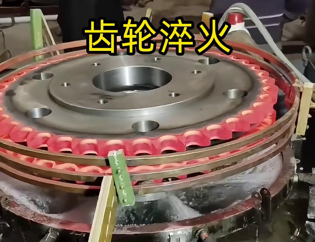 现代齿轮淬火广泛采用高频淬火设备或者高频淬火机床(图1) 现代齿轮淬火广泛采用高频淬火设备或者高频淬火机床(图1)