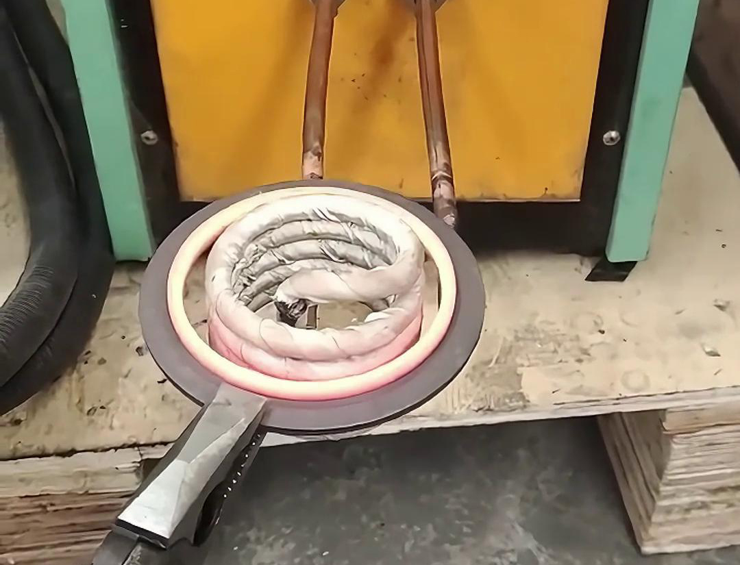 内孔加热用高频加热机，根据工件大小制作线圈