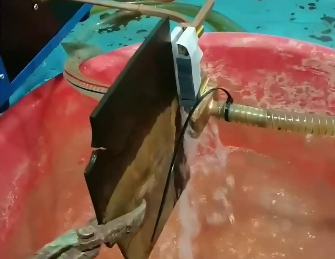 客户带过来的样品用超音频感应加热设备进行局部加热淬火热处理