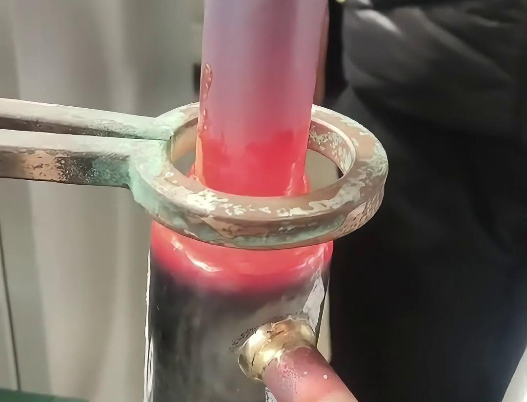 高频焊接将不锈钢管与紫铜紧密焊接在一起