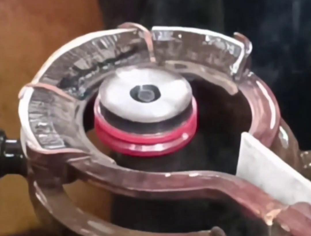 轴承滚道淬火可以使用高频淬火机床，它广泛应用于各类轴承的制造中