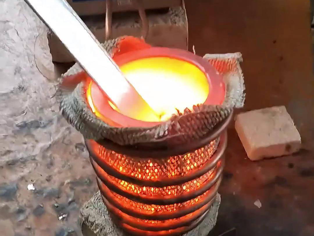 小型高频熔炼炉的特点与应用领域(图1)