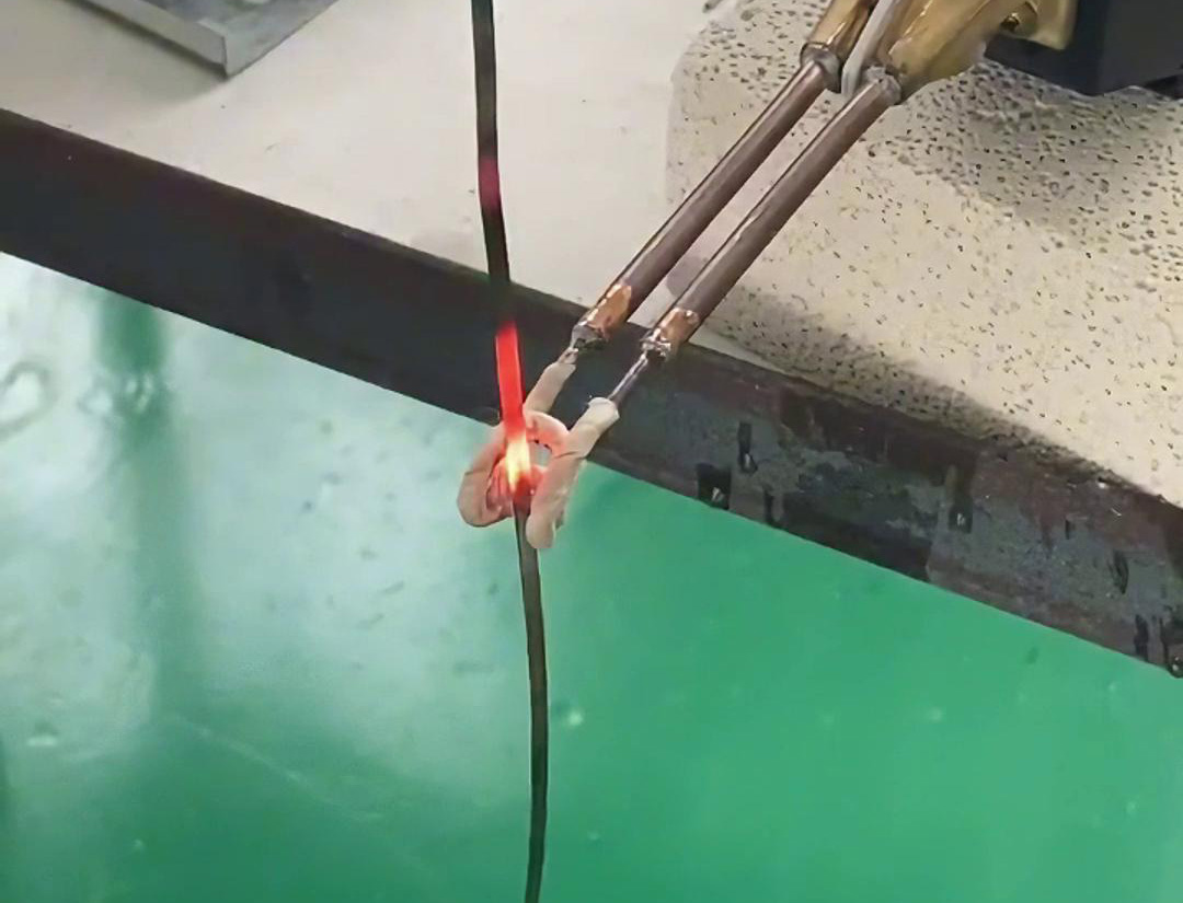 220V电压的超高频感应加热机对不锈钢线片进行加热退火热处理