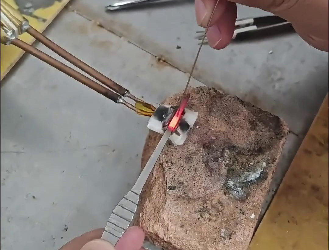 超高频钎焊机在医疗器械钳子制造中的应用