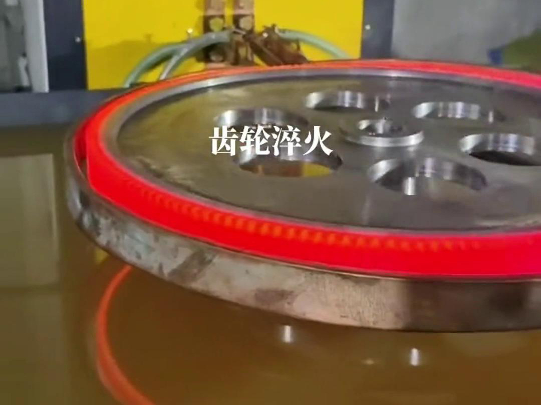 金属表面淬火热处理使用高频淬火机床(图1) 金属表面淬火热处理使用高频淬火机床(图1)