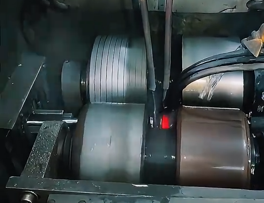 卧式高频淬火机床对活塞杆在线淬火