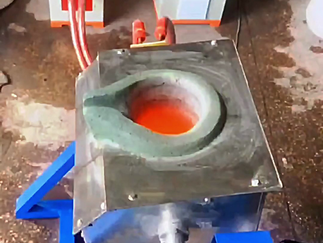 手摇倾倒式中频熔炼炉:非标定制化熔炼解决方案(图3) 手摇倾倒式中频熔炼炉:非标定制化熔炼解决方案(图3)