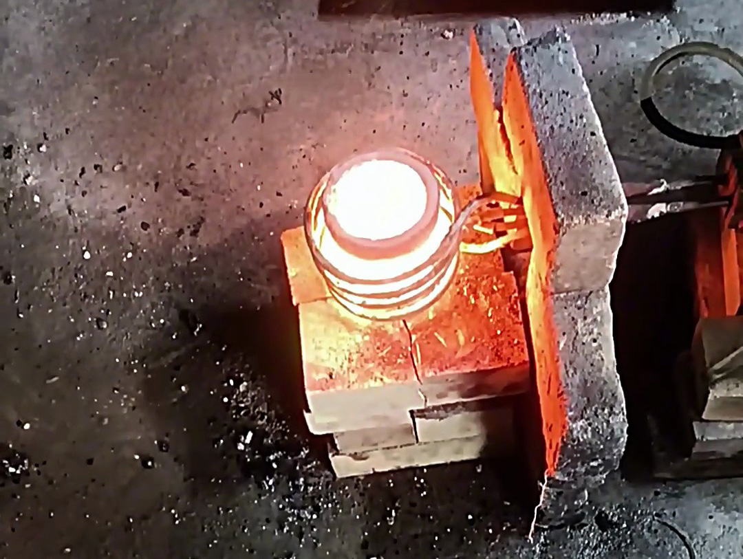 海拓熔炼炉海外100V/450V电压适配方案:非标定制满足全球需求(图1) 海拓熔炼炉海外100V/450V电压适配方案:非标定制满足全球需求(图1)