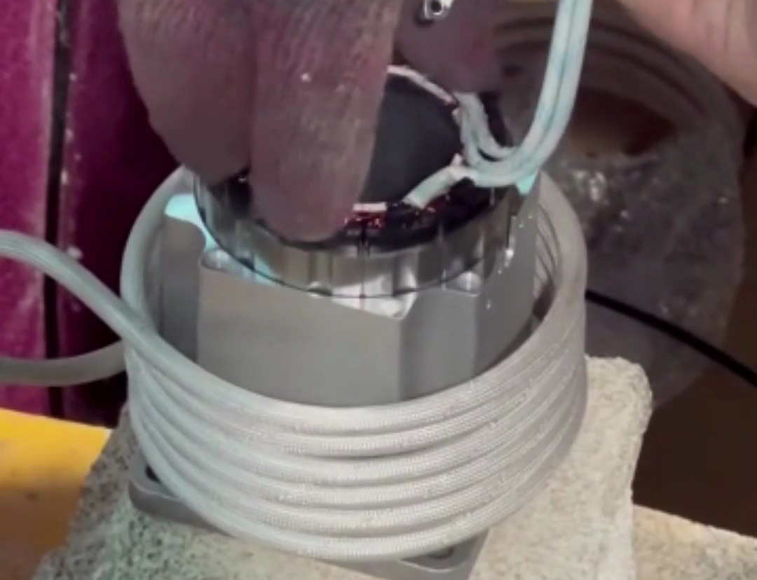 3秒破局电机铝壳热套！海瑞拓高频加热机省时又省力(图1)