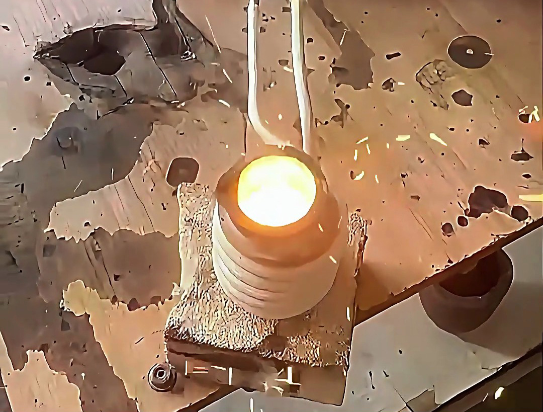 220V家用电源也能熔炼!海瑞拓小型高频熔炼炉,高效低成本解烦忧(图2) 220V家用电源也能熔炼!海瑞拓小型高频熔炼炉,高效低成本解烦忧(图2)