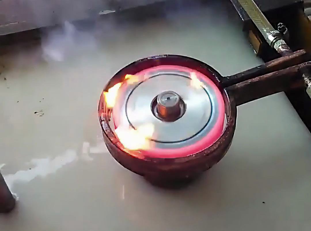 数控齿轮淬火机床：齿轮淬火变形量不超过0.05毫米！