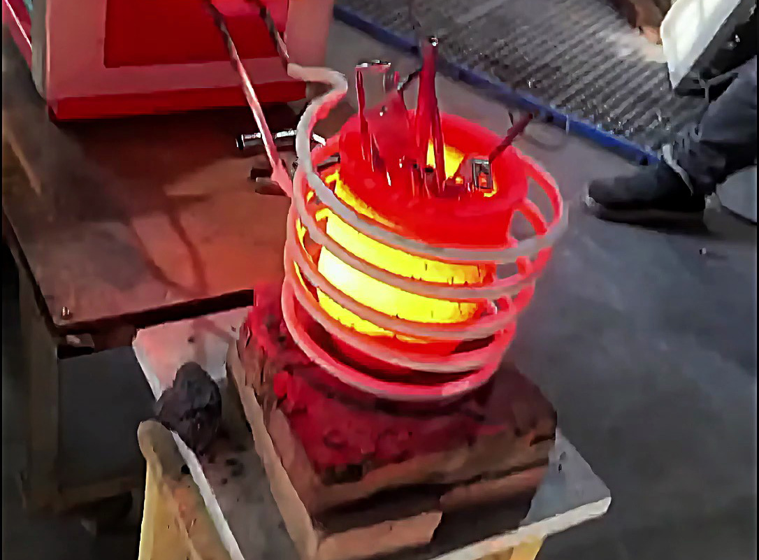 废品回收稳赚神器!海瑞拓小型高频熔炼炉,废铜回收利润翻番(图1) 废品回收稳赚神器!海瑞拓小型高频熔炼炉,废铜回收利润翻番(图1)