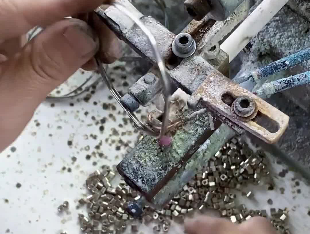 眼镜框架焊接，首饰手镯钎焊等工艺使用超高频焊机