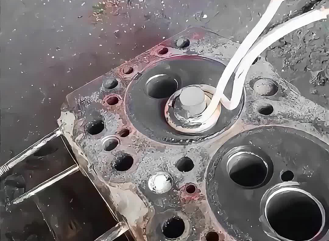 发动机缸头气门垫圈难拆？用海瑞拓手持式高频加热机！