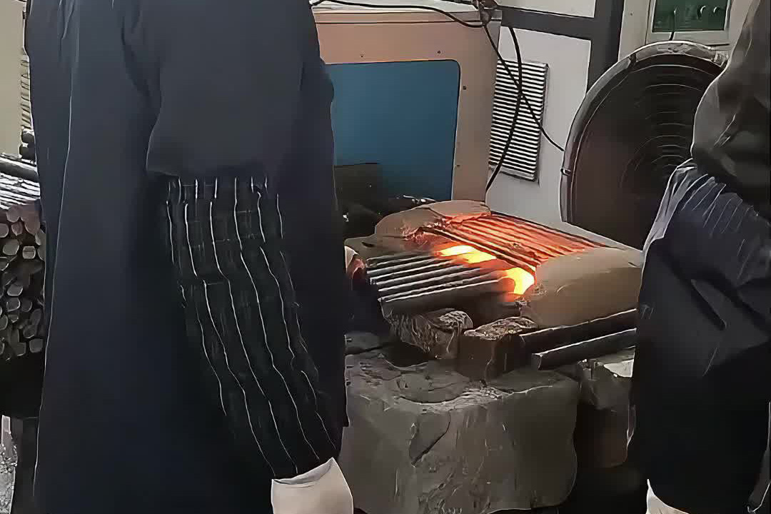 棒料加热锻打用火焰加热慢，效率低？试试感应加热设备加热