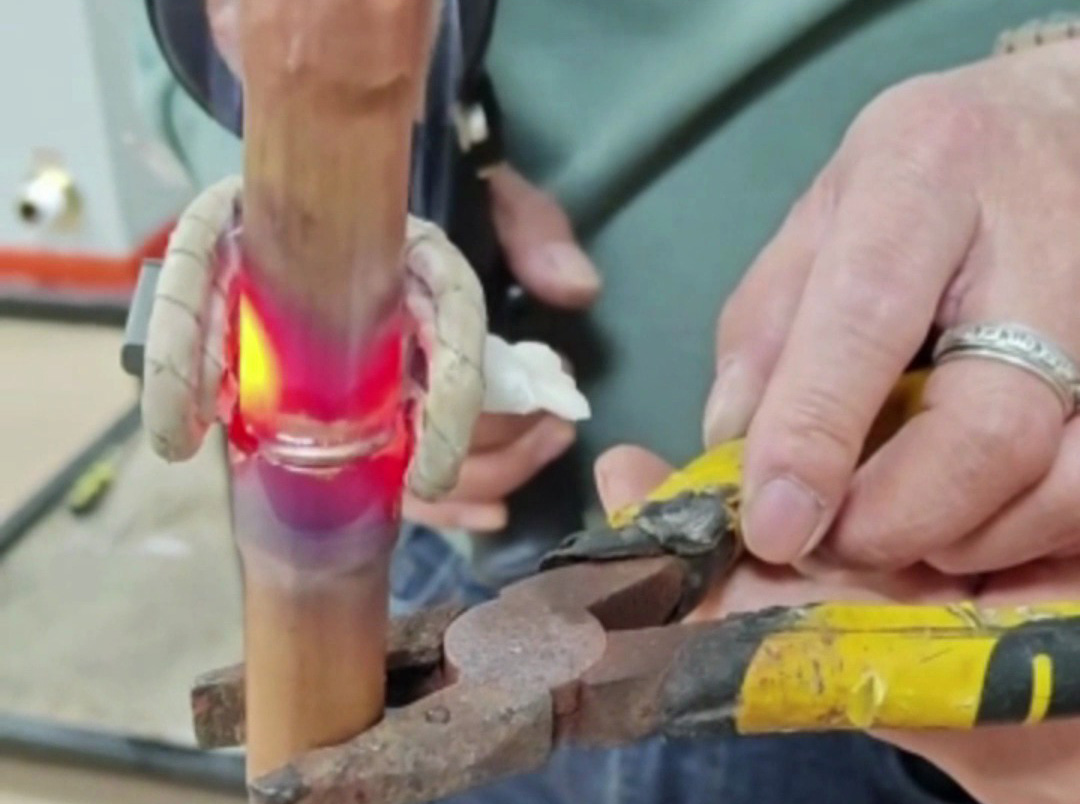 高频手持式焊管机！拿起来就能操作 无需专业焊工证