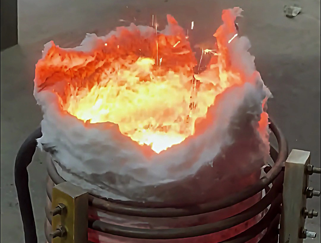 20公斤中频熔炼炉的实力 20公斤废铁 20分钟直接熔成铁水