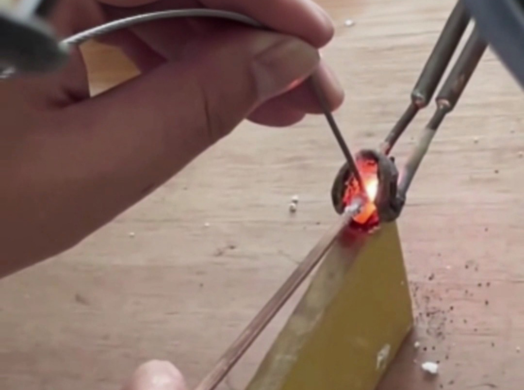 不锈钢丝和不锈钢头钎焊工艺，使用高频焊机和铜焊料