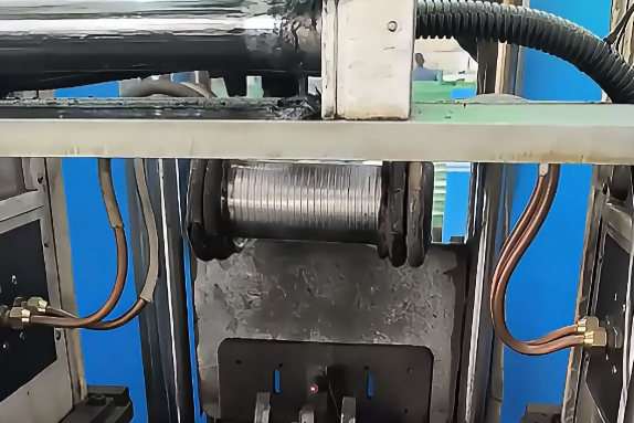 不锈钢管双头同步退火！海瑞拓高频加热自动化方案，效率翻倍品质稳(图1)