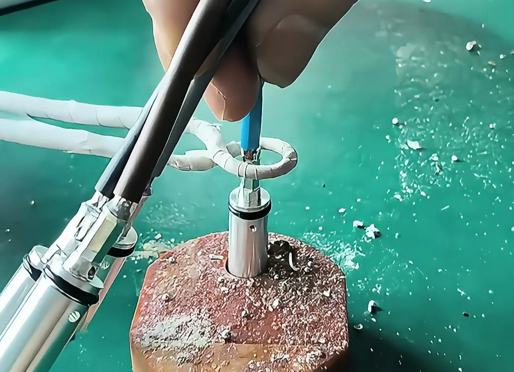 信号线线束端子焊接升级！超高频焊接机，几秒焊点牢固又可靠(图1)