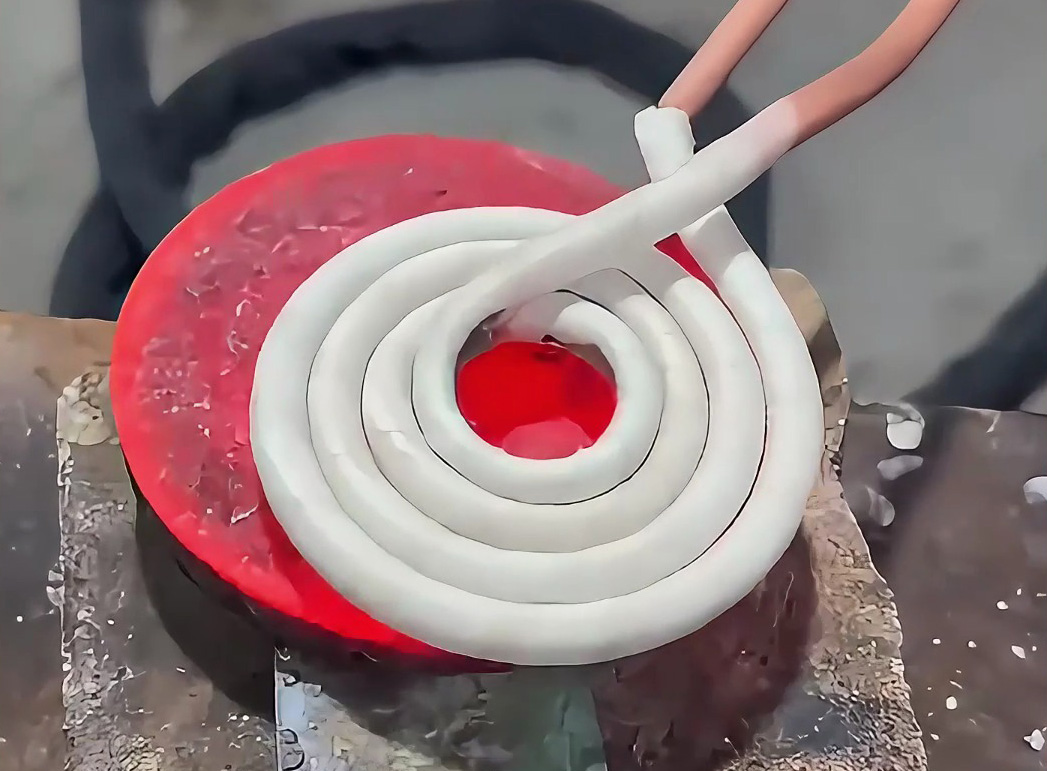 金属平面加热难题克星！海瑞拓手持式高频加热机，灵活高效一键搞定