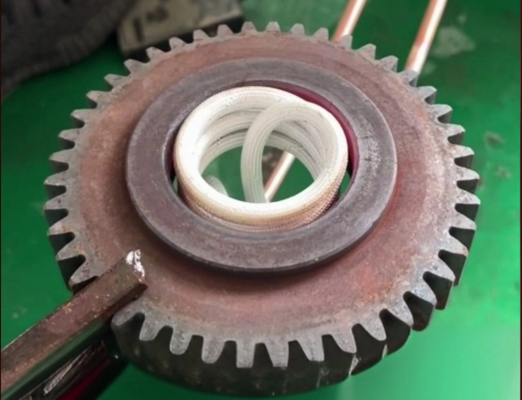 传统淬火慢又不方便 看超高频淬火机如何1分钟搞定齿轮淬火！