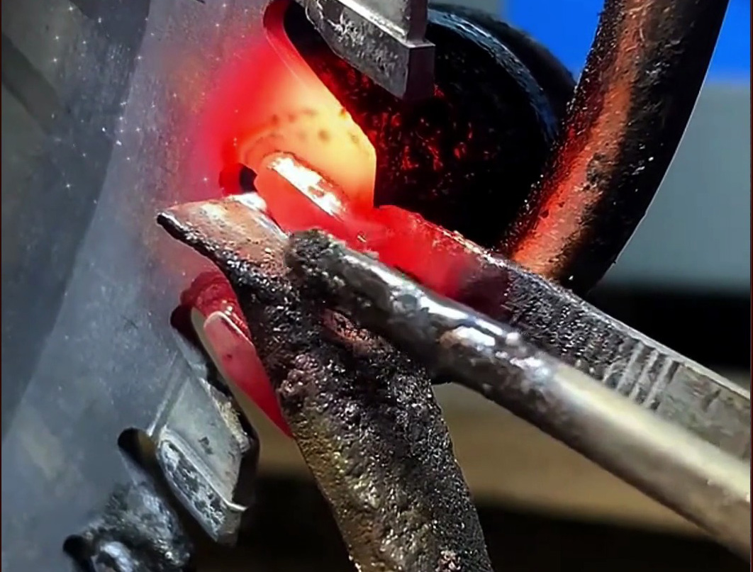 太神奇了！锯齿刀片焊接全过程揭秘，看一次就学会