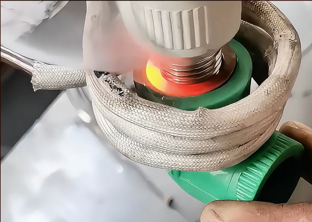 金属与塑料件太紧？试试这招！高频加热机轻松解决！