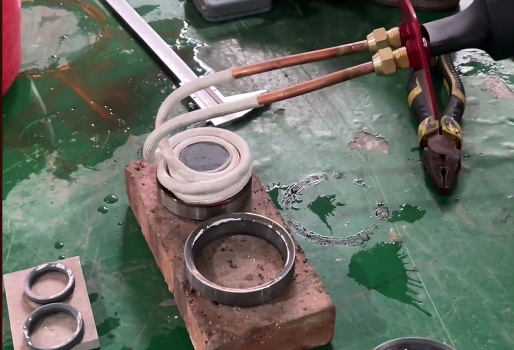 感应加热设备这个工具拆座圈真快！无明火加热更安全！