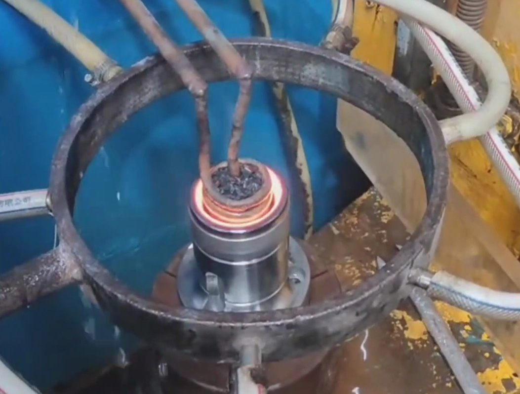 为什么企业都爱用高频淬火机床来给轴类做热处理加工!(图2) 为什么企业都爱用高频淬火机床来给轴类做热处理加工!(图2)