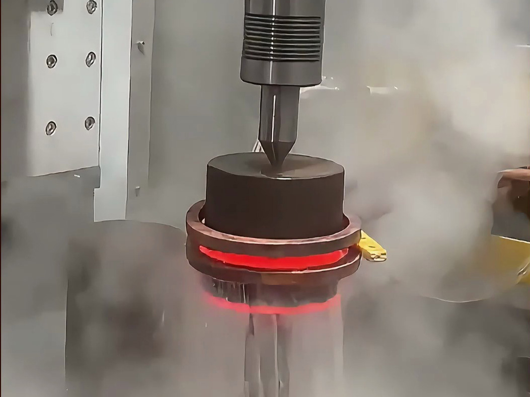 这台数控淬火机床机器是怎样让轴类零件淬火到精准0.1mm误差的？