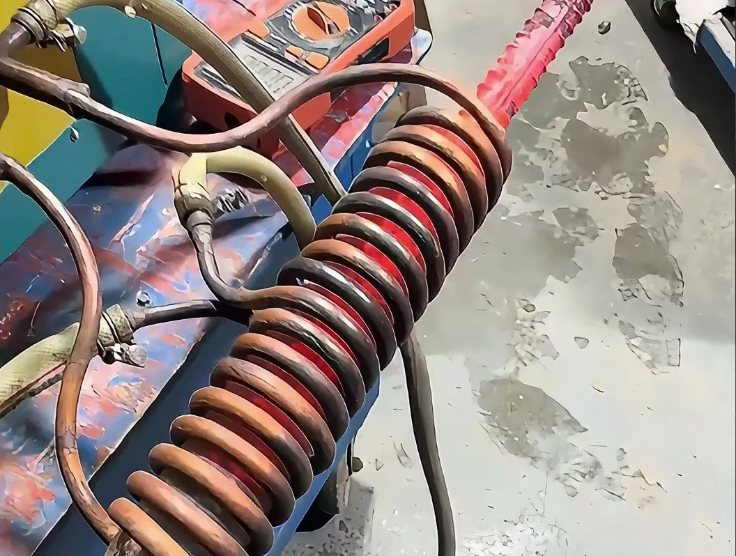 螺纹钢筋加热锻打成型和直弯加工太麻烦？试试感应加热方式如何！