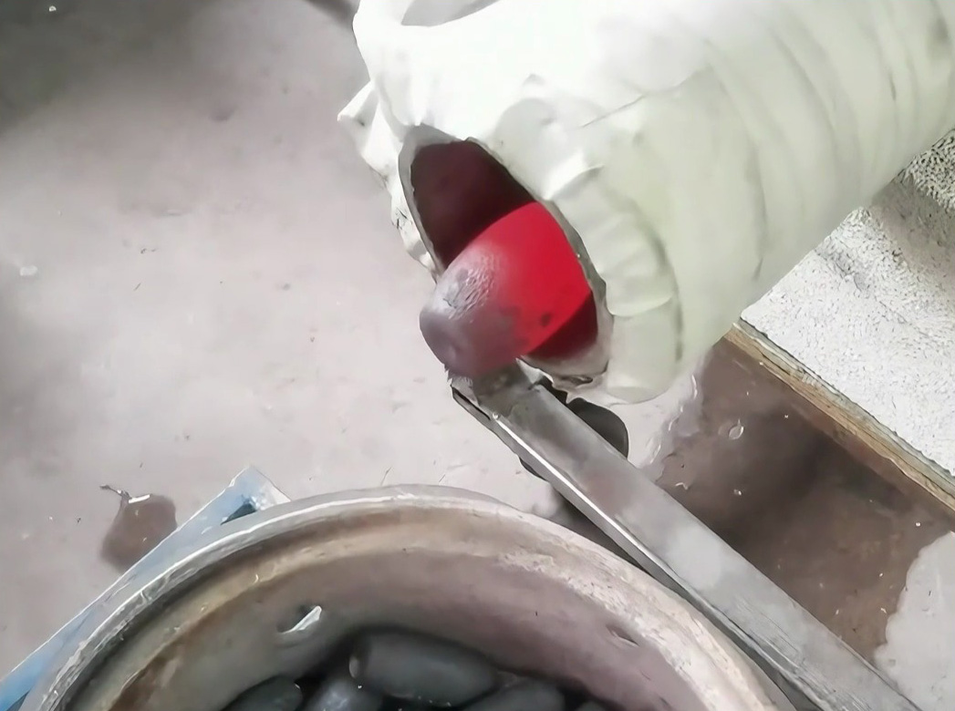 连续加热、适用多种金属，这款中频加热炉为何成为行业标配？