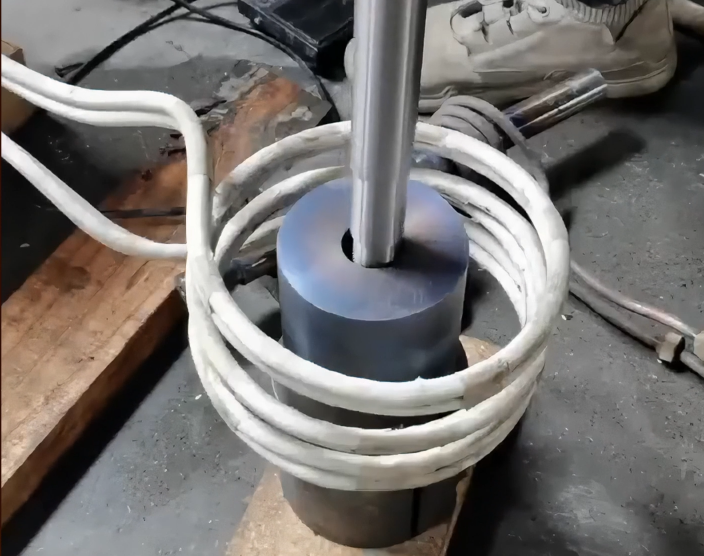 高频加热机热配合工艺全过程揭秘！高效电机转子热装配，应力小、精度高！(图1)