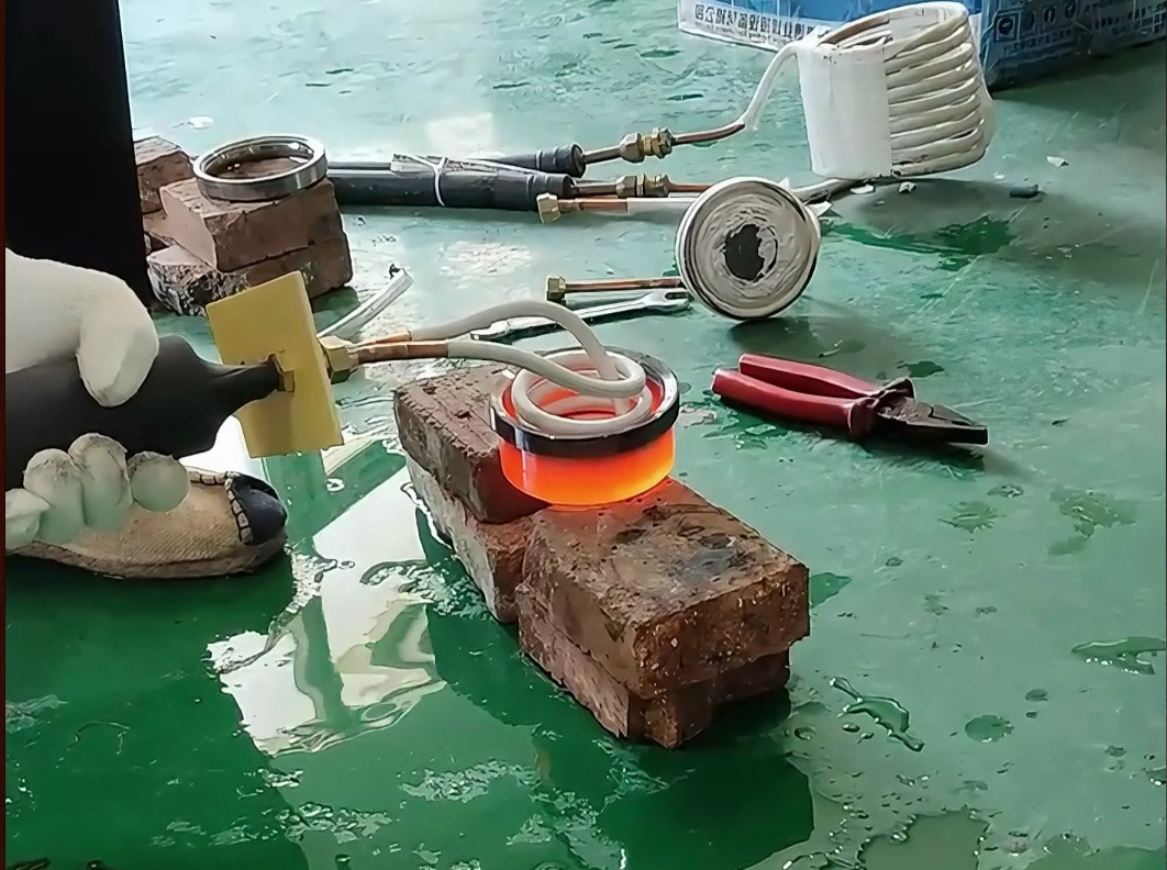 工业加热神器！海瑞拓手持式高频机 让发动机座圈热拆热装更简单(图1)