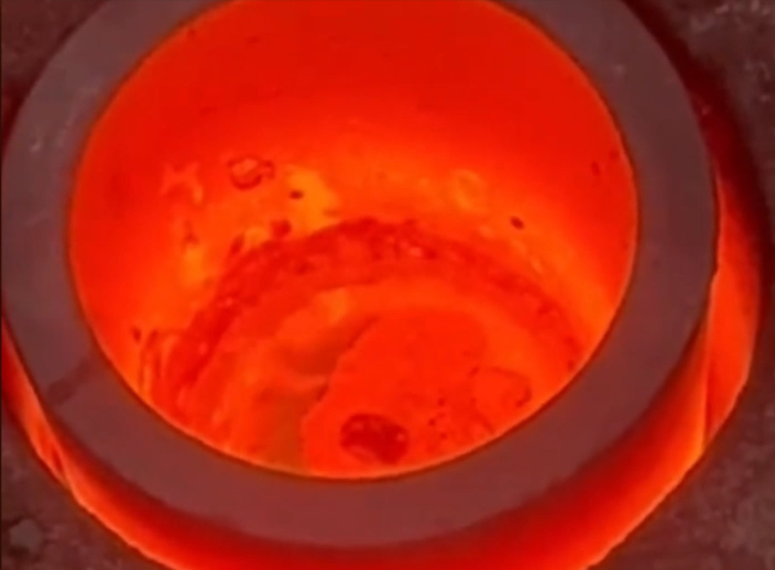 ​ 5kg专用铁料海瑞拓中频感应熔炼炉 非遗打铁花表演铁水熔炼专用装备(图1)