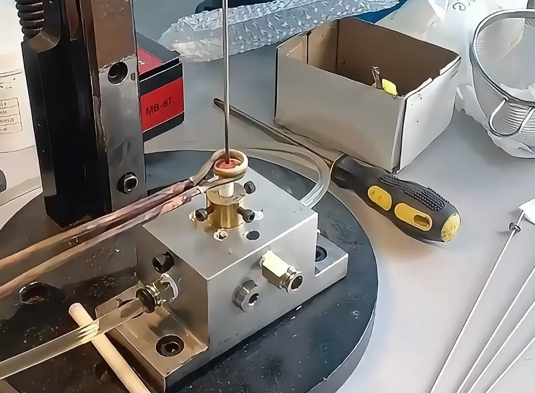 海瑞拓超高频焊接机｜5G通讯线缆端子精密锡焊专用，焊点稳定零损伤(图1)