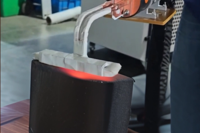 ​海瑞拓手持式高频加热机来啦！手持万能加热神器，车间维修现场加工通通拿捏(图1)