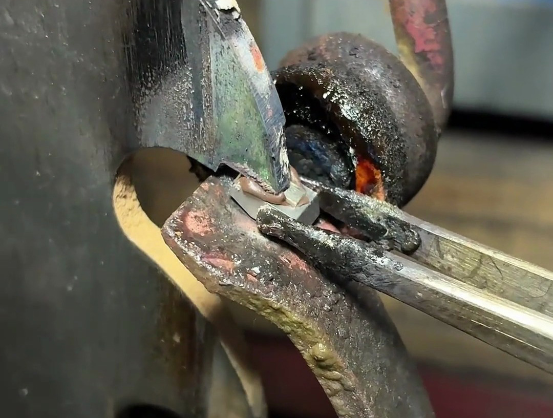 一机两用！海瑞拓高频加热机揭秘：锯片合金焊接与热拆取居然是同