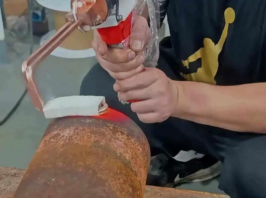  工人必看：弧面加热与传统平批线圈的区别！