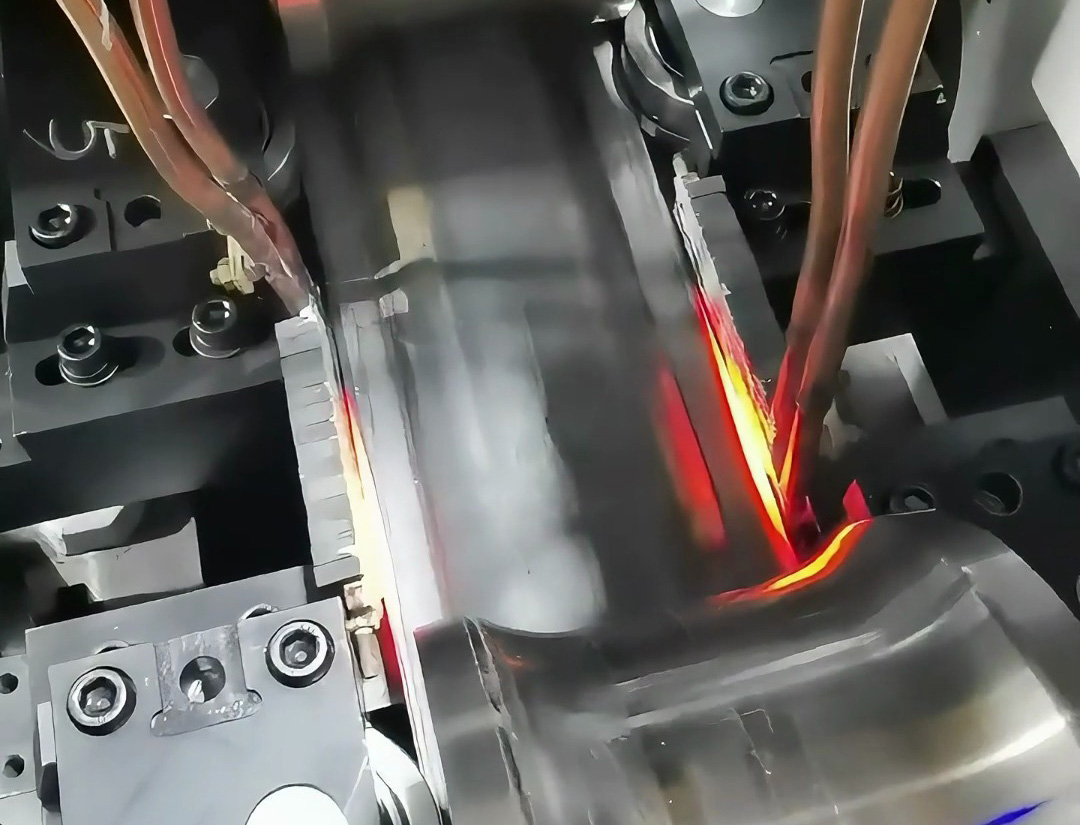 钢板秒变型！现场实拍高频加热机配套自动化生产线，秒级升温！